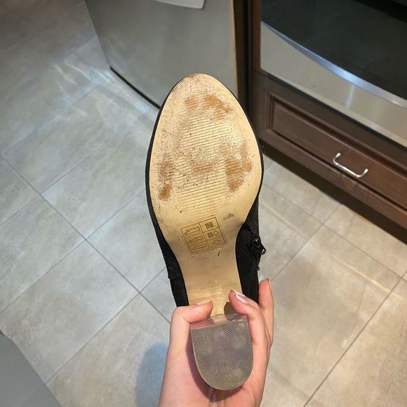 Nubuck black booties with clear glass heel - Picture 5 of 7